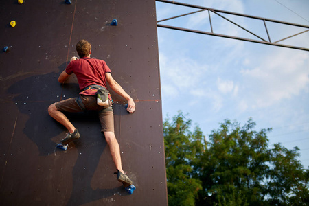 赫内斯倡导 赫内斯倡导